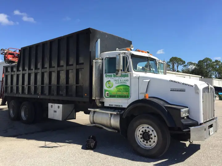 Dump truck